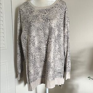 Jane and Delancey Beige and Black Patterned Sweater